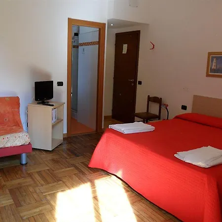 奥博尔格拉皮亚泽塔酒店 2* 拉帕洛